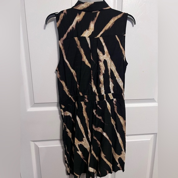 Simply Vera Wang tie-front romper. Size Medium - Picture 6 of 8